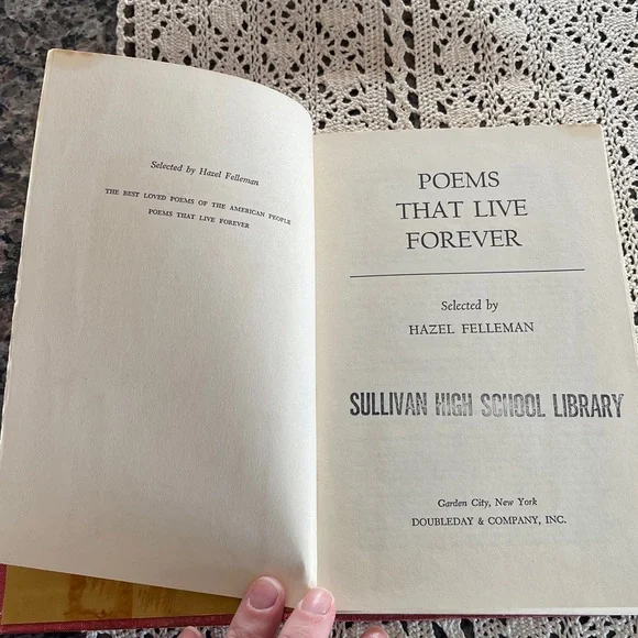 Vintage Red Hardcover Poetry Book 🌺 - Picture 5 of 9